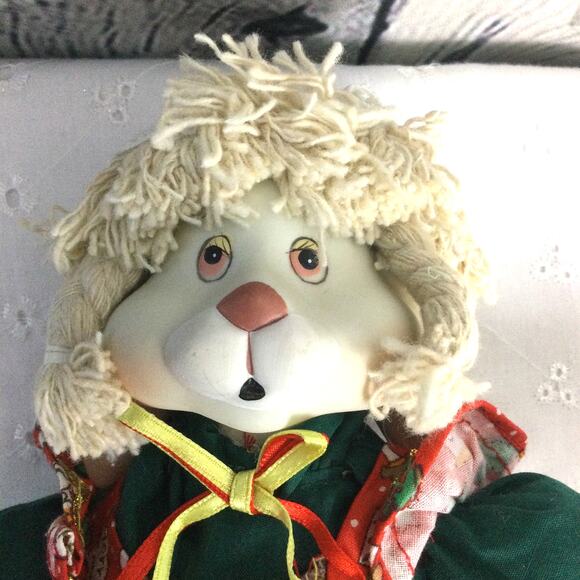 Christmas Around the World Vintage 90's Grannie Flo, Hip and Hop Bunny Dolls - Picture 6 of 12